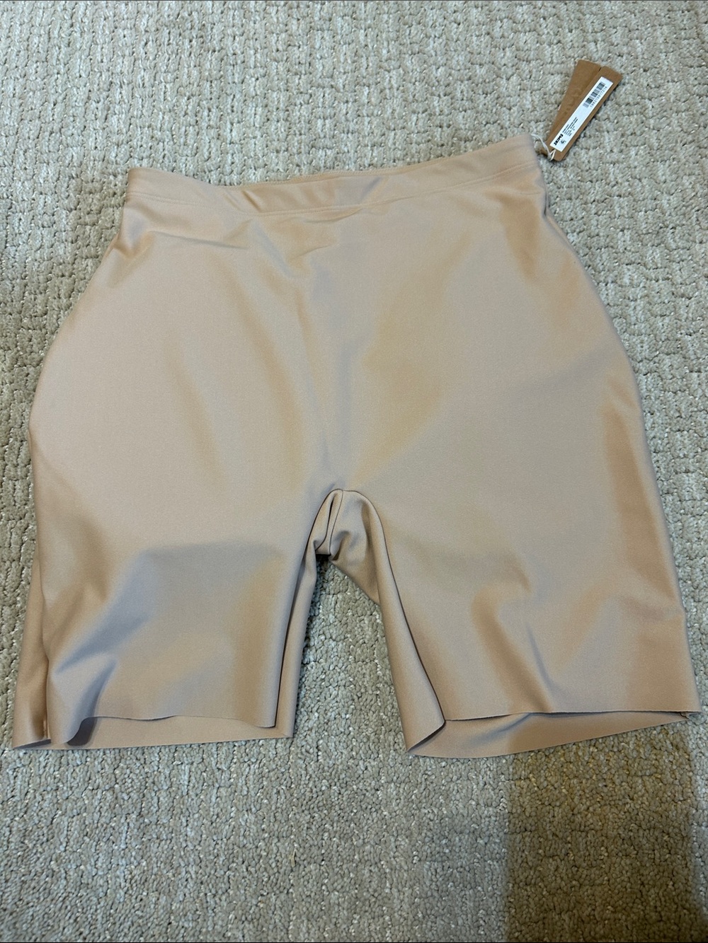 SKIMS Body Butt Enhancing Short Clay M NWT - Picture 3 of 3